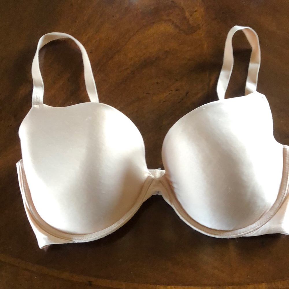 VICTORIA’S SECRET SEMI DEMI BRA• 34D